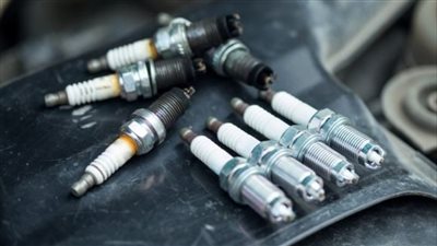 5 علامات ضرورية لتغيير بوجيهات السيارة