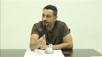 محمد نجاتي: القبلات في الأعمال الفنية أحيانًا تكون ضرورية لإيصال رسالة للمشاهد 