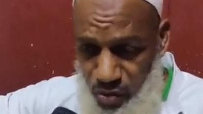 أب بالمنوفية يستغيث بسبب معاناة نجله من مرض نفسي: بيخرج الشارع عريان وبيضرب أمه | بث مباشر