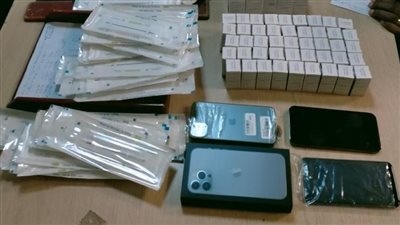 مطار القاهرة يحبط محاولة تهريب أدوية وخيوط جراحية داخل عبوات شاي 