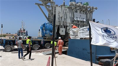 خلال أول وثاني أيام العيد.. ميناء العريش يستقبل شحنتي معدات محطة الكهرباء | صور