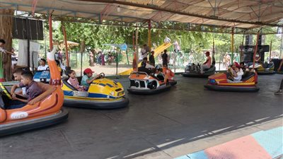 توافد المواطنين على حدائق القناطر الخيرية احتفالا بالعيد | صور 