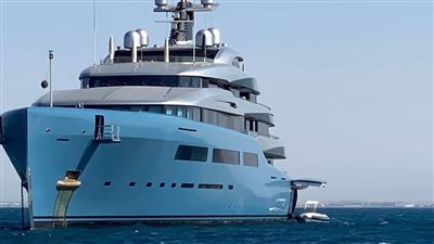 مالك نادي توتنهام في زيارة سياحية للغردقة على متن أغلى اليخوت بالعالم | صور