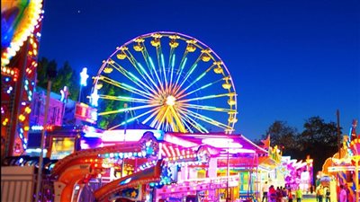 يصارعان الموت.. سقوط شخصين من لعبة ملاهي ببورسعيد