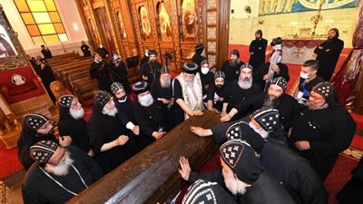 البابا تواضروس الثاني يُطيب جسد الأنبا بيشوي بديره في وادي النطرون  