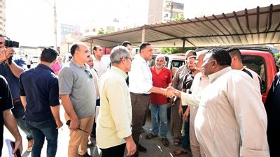 محافظ الدقهلية يتفقد عددا من المواقف العامة للتأكد من التزام السائقين بالتعريفة الجديدة| صور