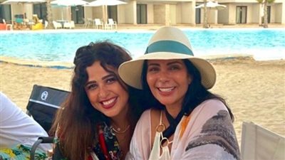 أحدث ظهور لـ ياسمين عبد العزيز رفقة منى زكي خلال قضاء عطلة عيد الأضحى