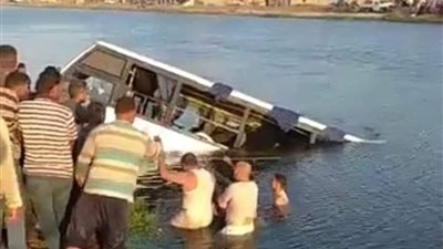 عائدون من مسابقة لحفظ القرآن.. تفاصيل مصرع طفلين وإصابة 13 آخرين بعد سقوط ميني باص في ترعة السلام