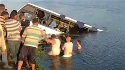 مصرع وإصابة 15 طفلا سقط بهم ميني باص في ترعة السلام بين دمياط والدقهلية
