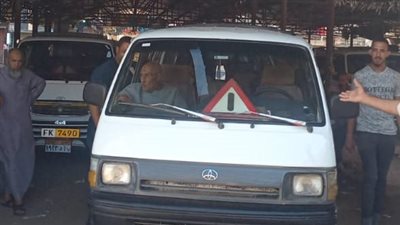 حملات على مواقف السيارات بالبحيرة لمتابعة تطبيق تعريفة المواصلات الجديدة