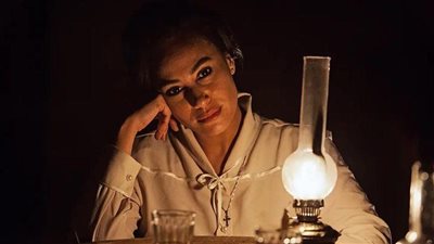 ناهد نصر الله: هند صبري لم ترتد ملابس على الموضة في كيرة والجن.. لأنها مُدرسة صعيدية | صور