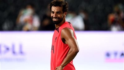 محمد صلاح على مقاعد بدلاء ليفربول في ودية كريستال بالاس