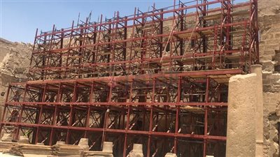 ننشر الصور الأولى لتجهيزات ترميم سور الدير الأبيض بسوهاج بعد انهياره