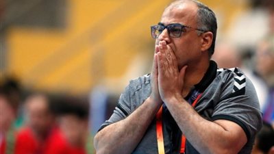 رسائل تحفيزية من مدرب منتخب شباب اليد للاعبيه قبل خطف لقب إفريقيا أمام تونس