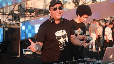 الدي جي mo يقدم أولى فقرات حفل الكينج محمد منير بالإسكندرية |صور 