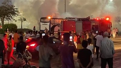 أثناء قيامه بعملية صيانة.. اندلاع حريق بأتوبيس سياحي بطريق الحجاز في الغردقة 