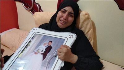زوجة الصيدلي المصري المقتول بالسعودية باكية: ياترى كنت بتتألم إزاي لما اضربت بالنار يا أحمد | فيديو