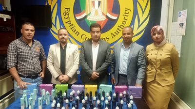 جمارك مطار سوهاج تضبط محاولة تهريب عدد من السجائر الإلكترونية 