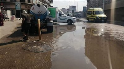 إصلاح كسر في ماسورة مياه الشرب الرئيسية بالمحلة الكبرى |صور