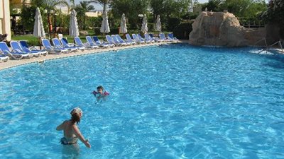 مصرع طفل داخل حمام السباحة بفندق ستلا دي ماري بالعين السخنة بسبب الإهمال 