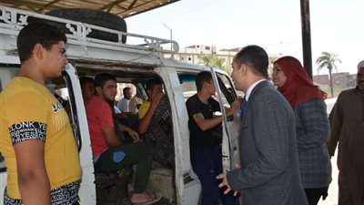 بعد شكاوى المواطنين.. انتظام العمل بمواقف السيارات ومحطات الوقود في سوهاج | صور