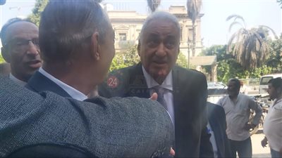 سامح عاشور يُسلم أوراق ترشحه على منصب نقيب المحامين