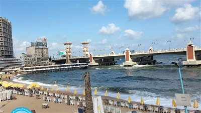 الهدوء يعود لشواطئ الإسكندرية بعد زحام المصطافين