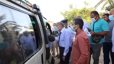 محافظ المنيا يتابع التزام السائقين بالتعريفة الجديدة للمواصلات