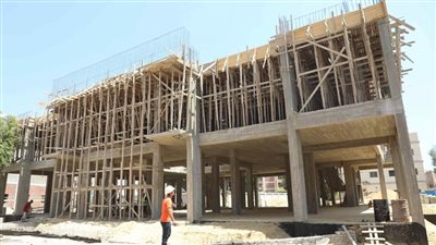 محافظ المنيا يتفقد مشروعات حياة كريمة بقرى مركز أبو قرقاص