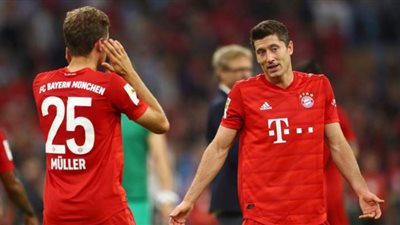 لسه الكشف الطبي.. رسالة مازحة من توماس مولر عن رحيل ليفاندوفسكي إلى برشلونة