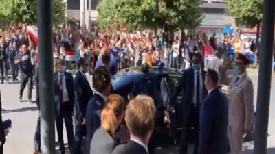  السيسي يصل إلى مقر إقامته في برلين.. والجالية المصرية تستقبله بالأعلام | صور 