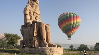 مسؤول شركة البالون الطائر المتضررة في واقعة الانحراف بالأقصر: السياح نزلوا بأمان وبيتفسحوا بمعبد الكرنك