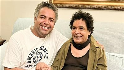 لم يهتم بعدد الحجوزات وتابع التجهيزات بنفسه.. منظم حفلات محمد منير يكشف كواليس حفله بالإسكندرية