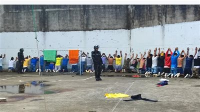 مصرع 13 سجينًا وإصابة اثنين آخرين في مشاجرات داخل سجن بالإكوادور | فيديو