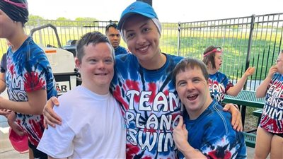 وزيرة الهجرة تهنئ أول مصرية وعربية تفوز بجائزة العام لتدريب ذوي القدرات على السباحة بأمريكا