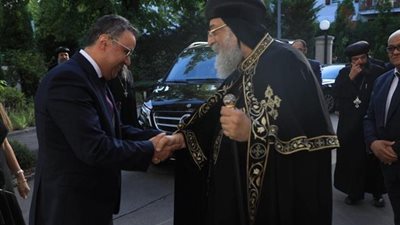 المحبة لا تسقط أبدًا.. البابا تواضروس الثاني يدون كلمة بدفتر كبار الزوار في السفارة المصرية بالنمسا