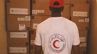الهلال الأحمر: توزيع أداوت تعليمية تفاعلية على طلاب مرحلة رياض الأطفال والابتدائية | فيديو