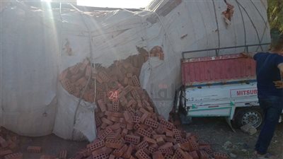 هربا من الكارتة.. انقلاب سيارة تريلا على أخرى ربع نقل بـ المنيا │ صور