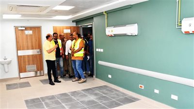 محافظ أسوان: تكليف 730 طبيبًا بشريًا لسد العجز بالوحدات الصحية 