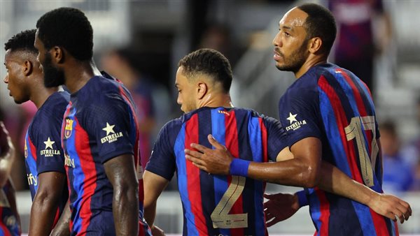  لاعبو فريق برشلونة