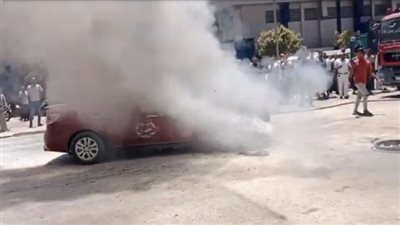 السيطرة على حريق بسيارة ملاكي أمام محطة وقود في سوهاج | صور