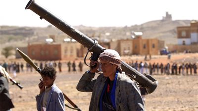 بدافع الانتقام لمقتل أحد مقربيها.. جماعة الحوثي تفجر منزلا بداخله 20 شخصًا 