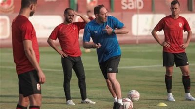 سواريش يجتمع بشباب الأهلي قبل انطلاق مران اليوم