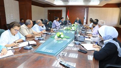 محافظ سوهاج يترأس الاجتماع الدوري لمتابعة موقف توريد الأقماح