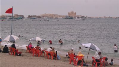 البحر غير مؤهل للنزول.. الأرصاد تحذر الصيادين والمصطافين غدًا الثلاثاء