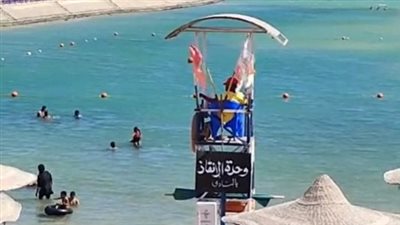 توافد كبير للمواطنين والمصطافين على شواطئ الغردقة بالرغم من رفع الرايات الحمراء | بث مباشر