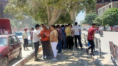 خلصنا ثانوية ورايحين الجامعة.. رقص وزغاريد طلاب الثانوية العامة بالفيوم بعد انتهاء الامتحانات|فيديو