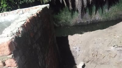 ترب بحري على النيل بقنا.. مواطن يعتدي على أرض وزارة الري ويبني مقبرة لعائلته