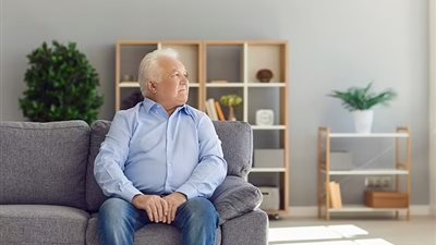 التفكير الذاتي يوميًا لـ 10 دقائق يُقلل من خطر إصابة المسنين بالزهايمر|دراسة