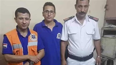 المُسعف الأمين.. سلم 133 ألف جنيه للشرطة عَثر عليها في حادث بالمنيا